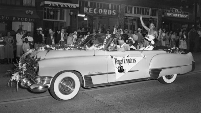 April 1950, a woman and four men in parade car with banner reading "Royal Esquires." CREDIT MOHAI, AL SMITH COLLECTION, 2014.49